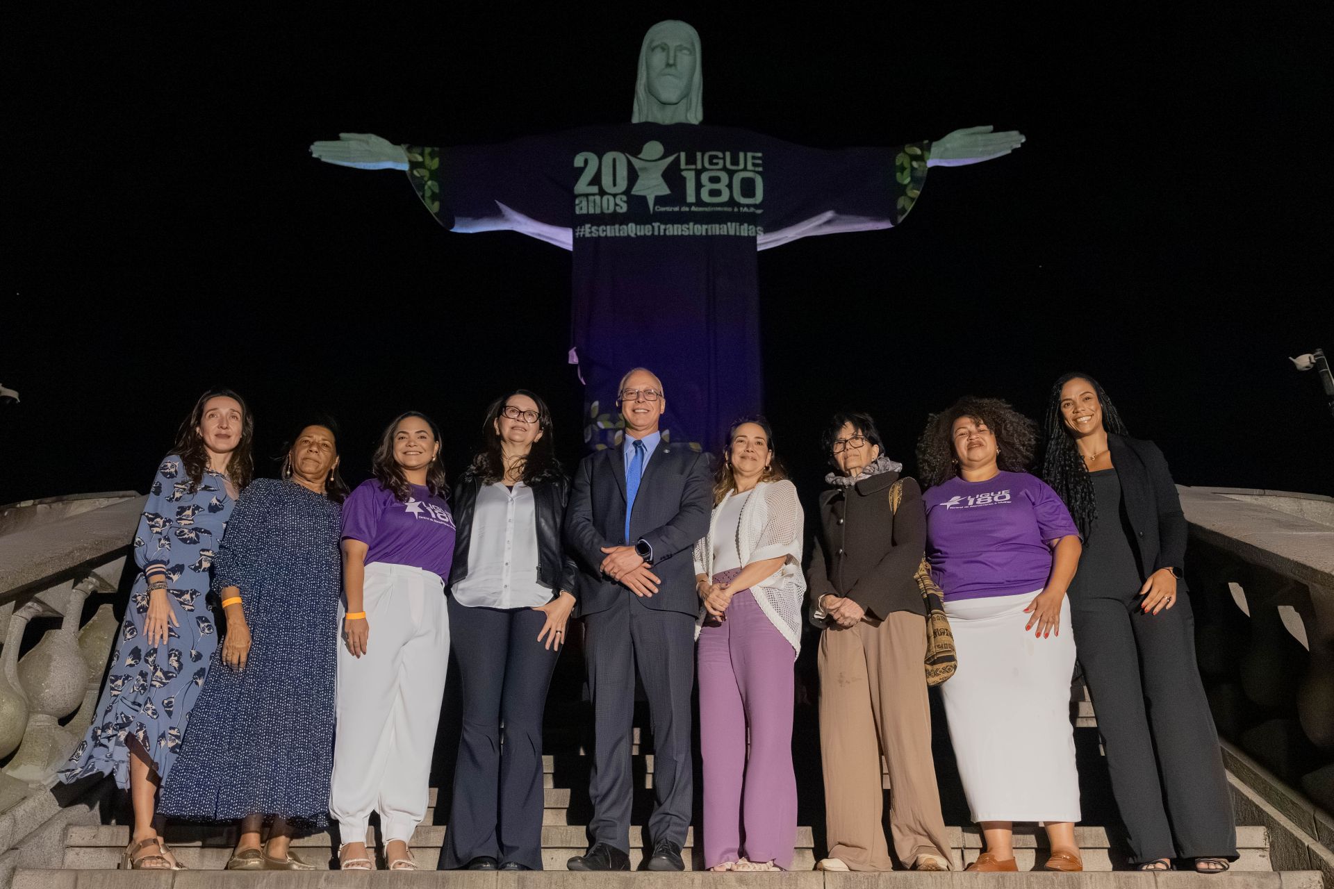 Projeção no Cristo Redentor marca os 20 anos do Ligue 180 e encerra os 21 Dias de Ativismo pelo Fim da Violência contra Meninas e Mulheres no país