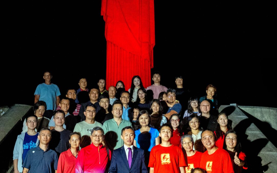 Diálogo cultural: Monumento ao Cristo Redentor foi iluminado em vermelho pelo Ano Novo Chinês