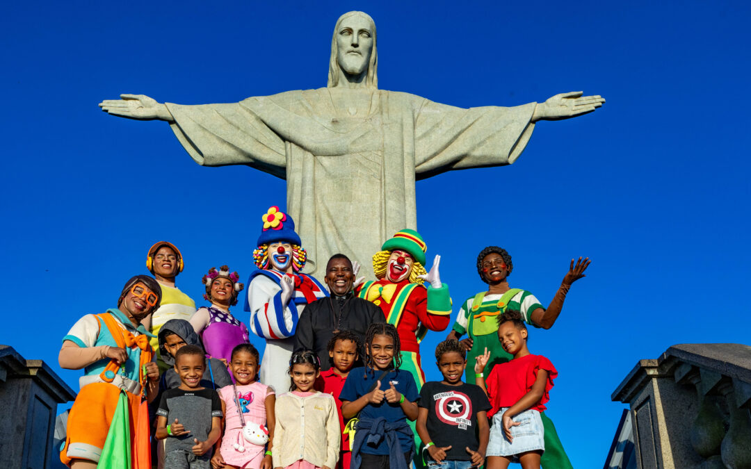 Patati Patatá celebram o Dia do Circo em visita ao Santuário Cristo Redentor nesta sexta-feira