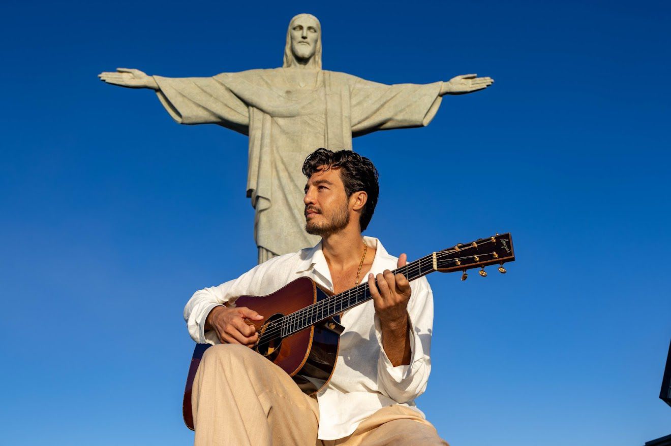 Tiago Iorc grava Oração de São Francisco no Santuário Cristo Redentor
