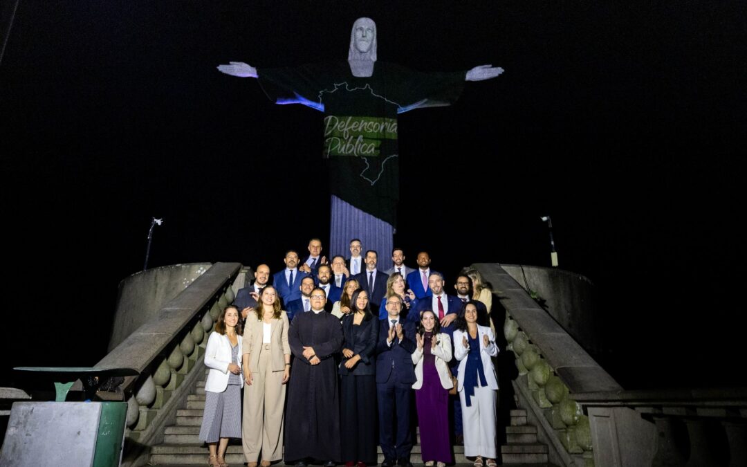 Defensoria Pública faz projeção inédita nesta quartafeira no Cristo Redentor para divulgar Campanha “O acesso à justiça gratuito tem nome e endereço na Constituição: Defensoria Pública”
