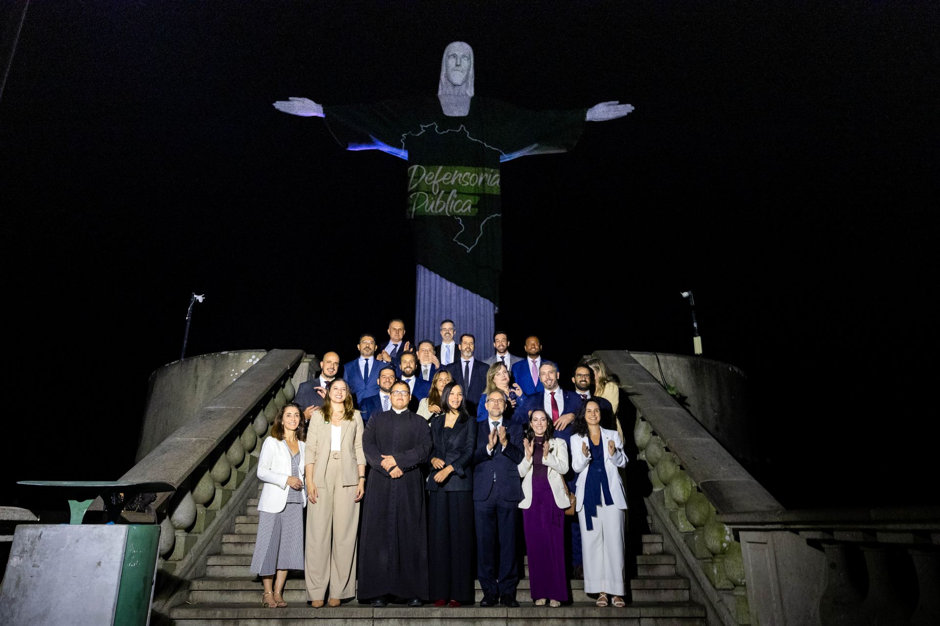 Defensoria Pública faz projeção inédita nesta quartafeira no Cristo Redentor para divulgar Campanha “O acesso à justiça gratuito tem nome e endereço na Constituição: Defensoria Pública”
