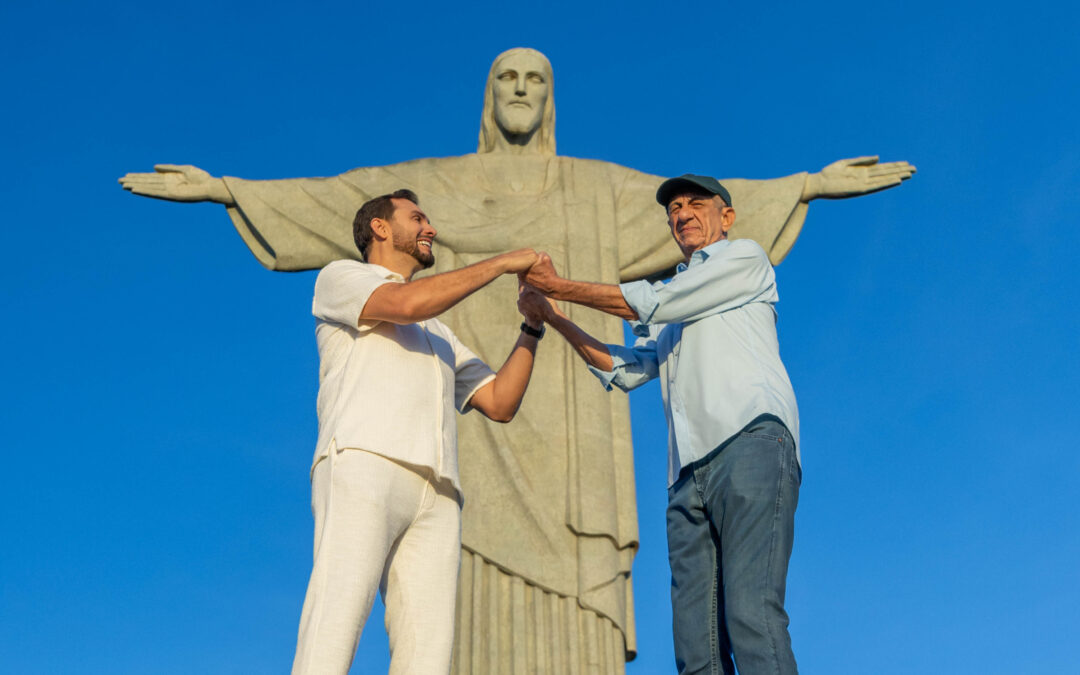 Diante do Cristo Redentor, Mano Walter e Fagner unem fé e emoção com lançamento de “Sem Deus É Ruim”