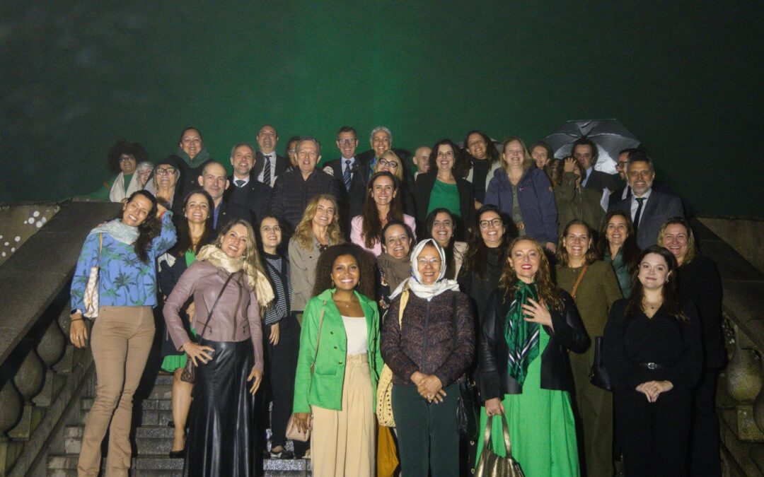 Rio e Niterói têm monumentos iluminados em verde pelo Dia da Defensoria Pública