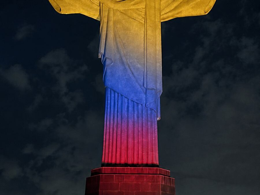 ProColombia ilumina Cristo Redentor com as cores da Colômbia e consolida relação bilateral entre os países