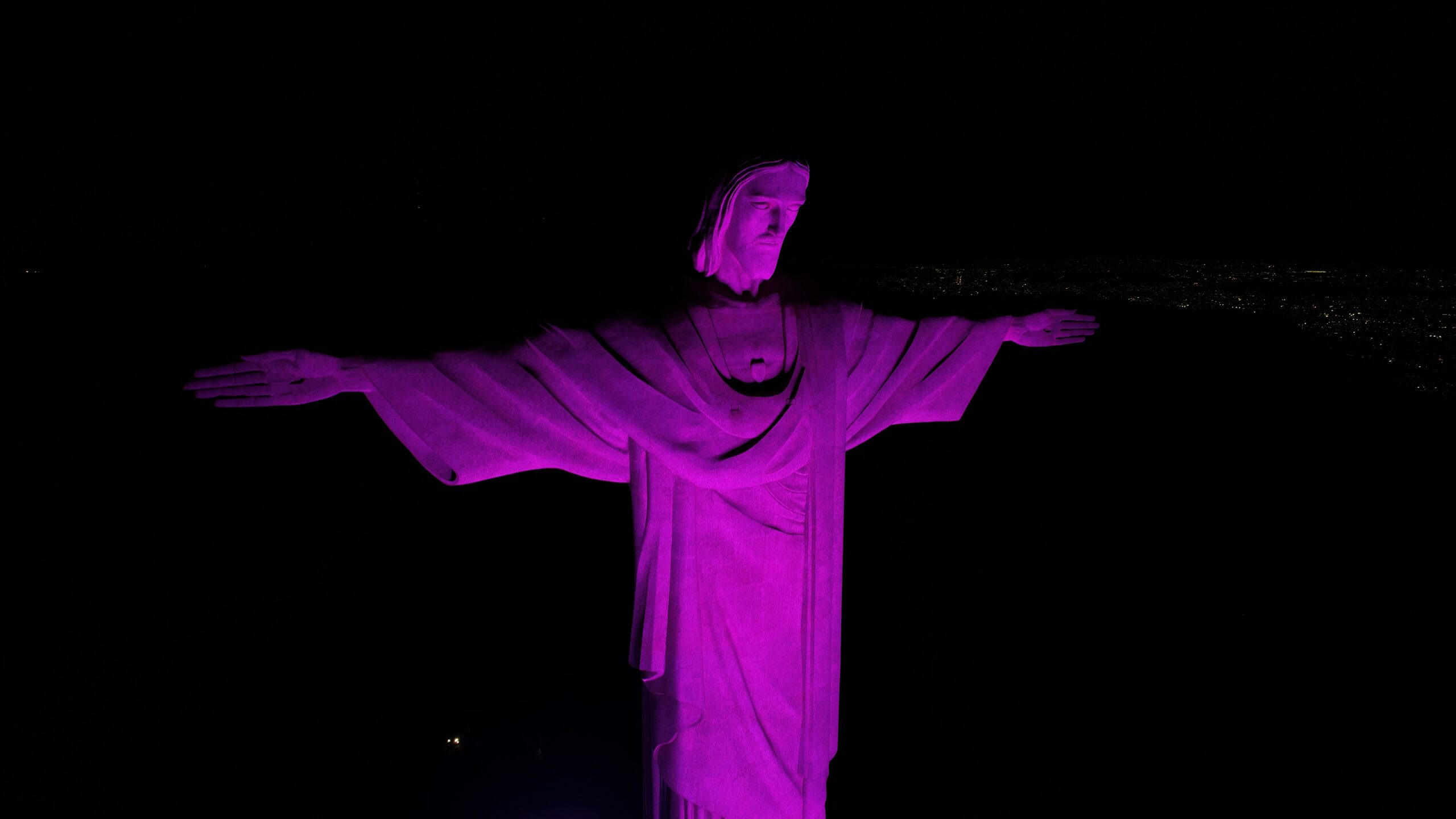 Santuário Cristo Redentor realiza iluminação especial pelo combate à violência contra a pessoa idosa