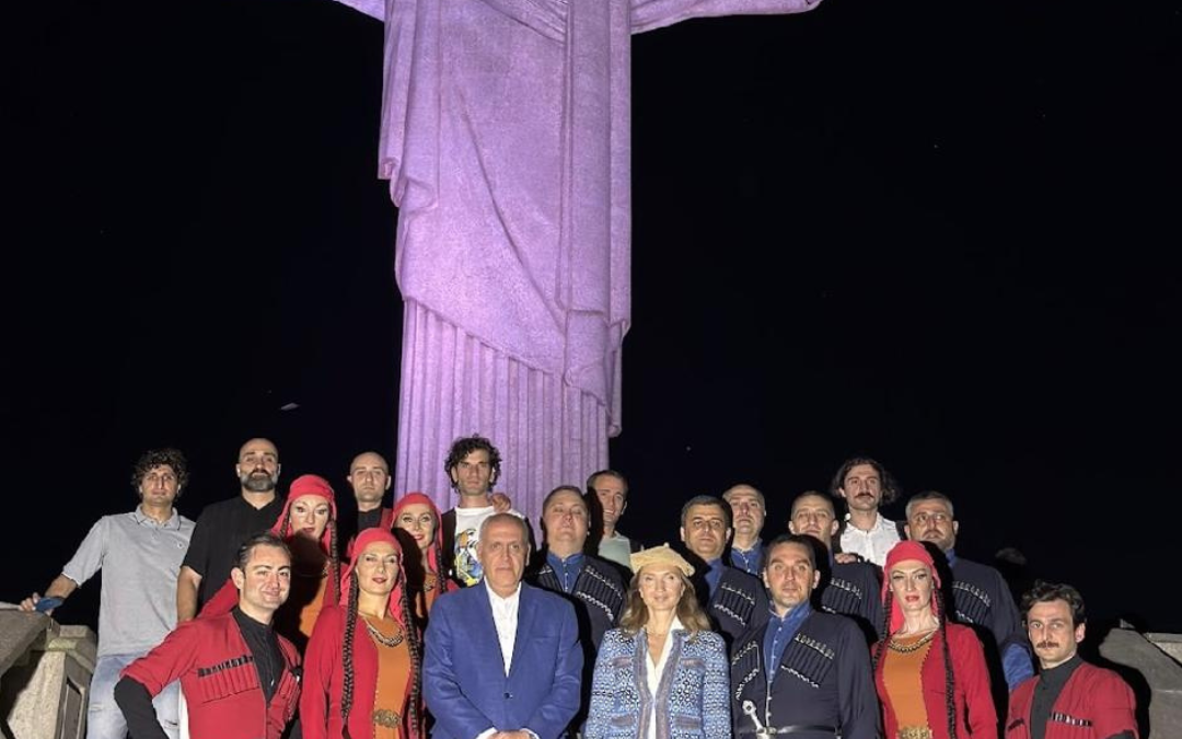 Conjunto Acadêmico Estadual de Música e Dança Folclórica da Geórgia “Rustavi” faz apresentação cultural no Santuário Cristo Redentor