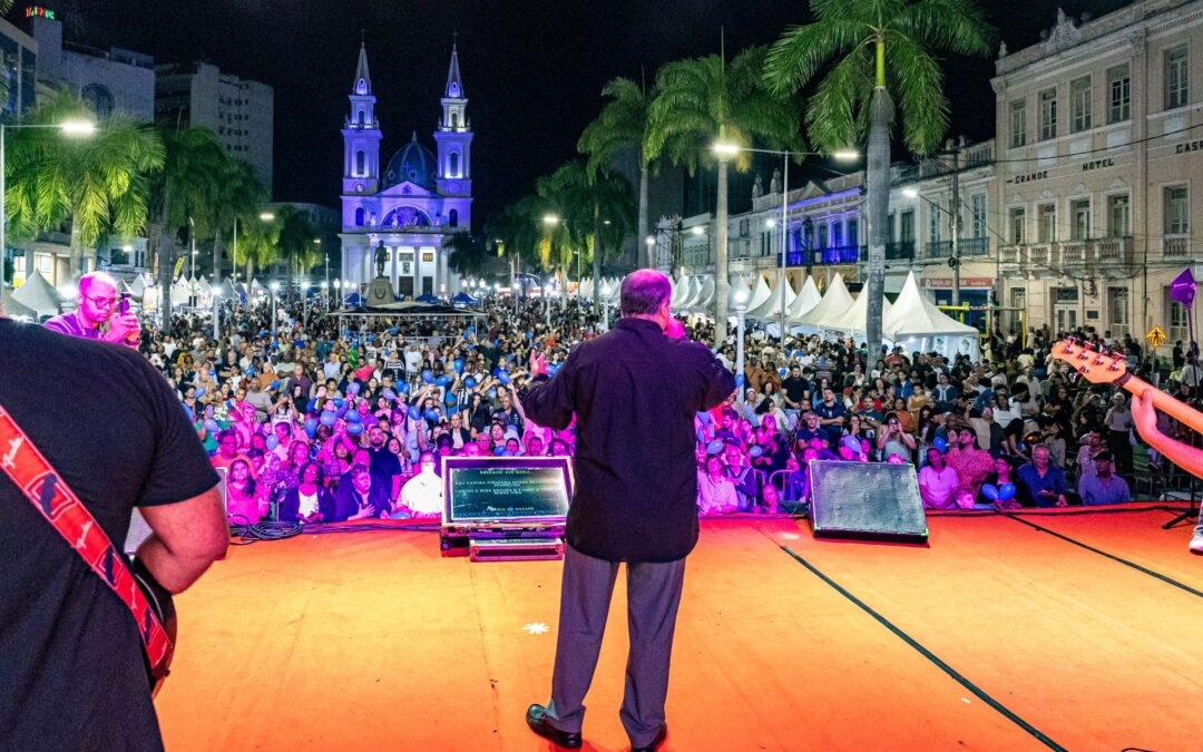 Padre Omar realiza show, com a Banda Cristo Redentor, para celebrar Festa do Santíssimo Salvador, padroeiro da Diocese e do município de Campos dos Goytacazes