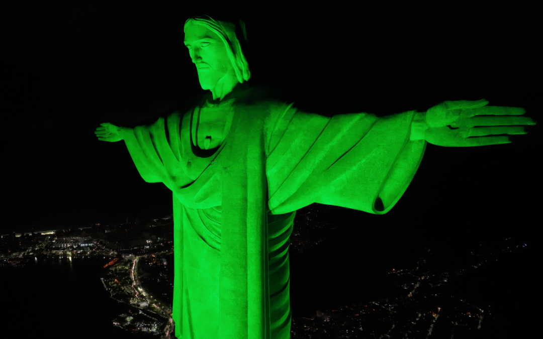Cristo Redentor recebeu iluminação em verde pelo Dia Nacional de Conscientização sobre as Distrofias Musculares