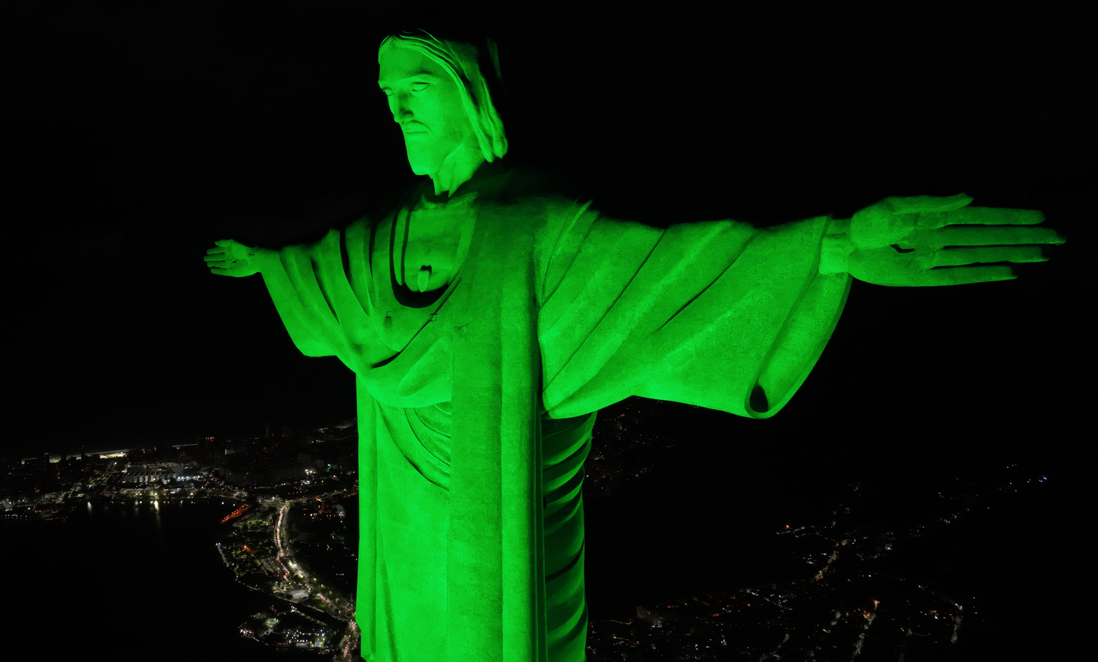 Cristo Redentor recebeu iluminação em verde pelo Dia Nacional de Conscientização sobre as Distrofias Musculares