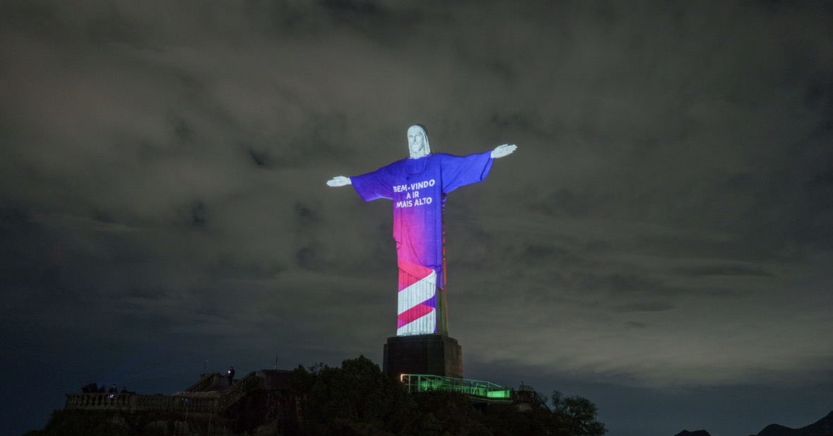 “Bem-vindo a ir mais alto”: LATAM leva sua nova assinatura global de marca ao Cristo Redentor